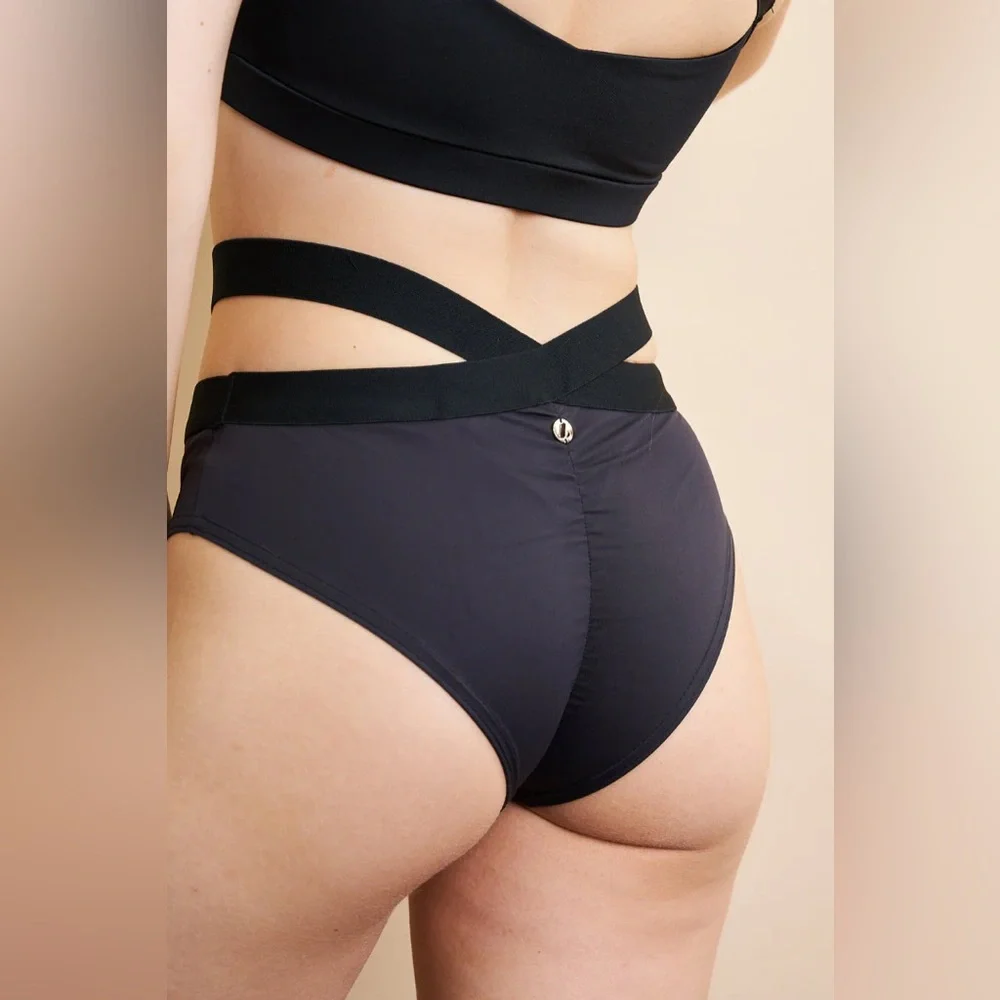 LUNALAE TARA LOW WAISTED BOTTOMS - RECYCLED BLACK US 6 NWT - Picture 3 of 8